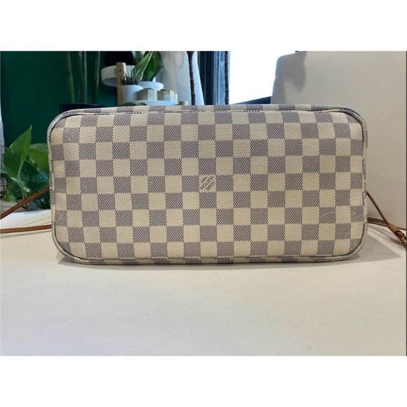 *SOLD* Louis Vuitton Neverfull MM - Picture 5 of 11
